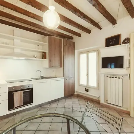 Apartmán Elegant Naviglio Cool Area Large 5 Pax With Elevator *