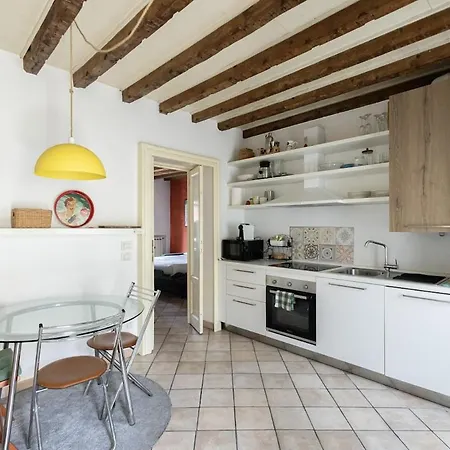 Elegant Naviglio Cool Area Large 5 Pax With Elevator *