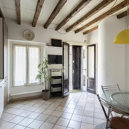Apartmán Elegant Naviglio Cool Area Large 5 Pax With Elevator